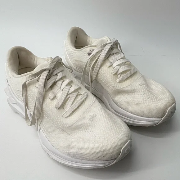 Alo Yoga Women’s sz 7.5 White Cushioned Mid Soles Tennis Sneaker - Picture 1 of 11